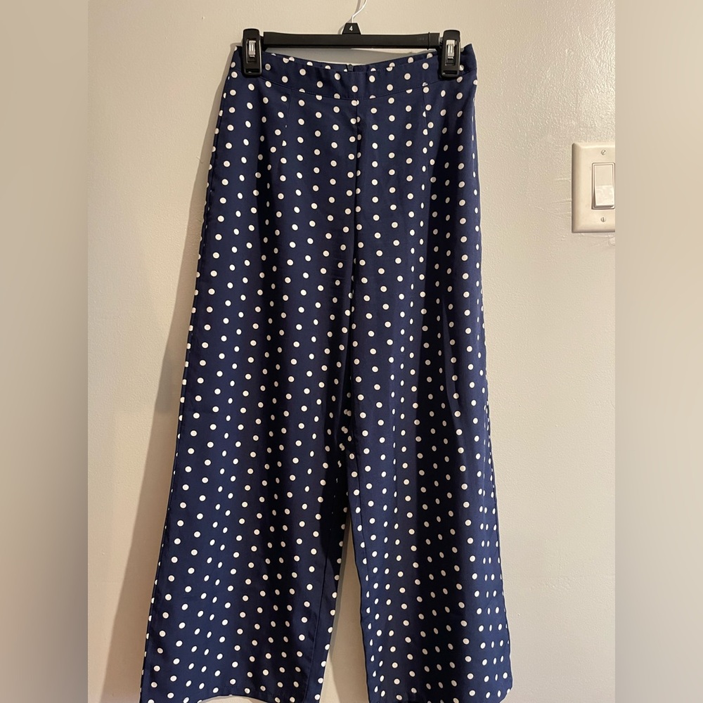 NastyGal polka bottoms - pair with a white or cream crop top! ‼️